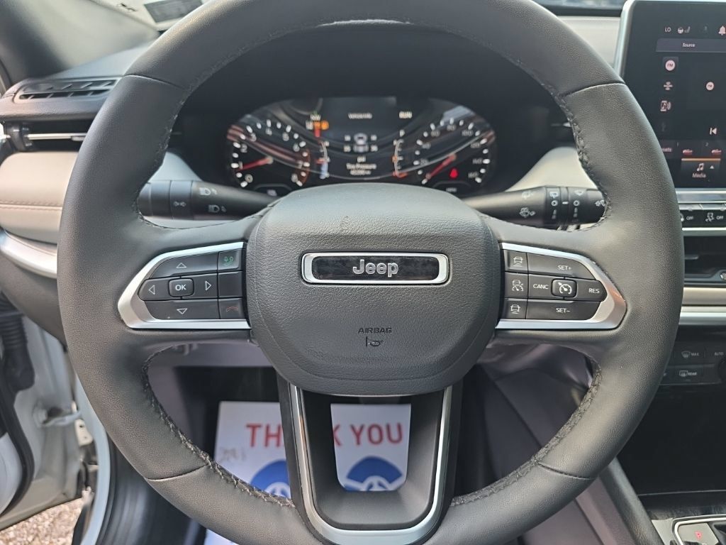 Used 2025 Jeep Compass Limited AWD/4WD image 17