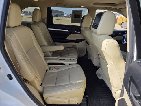 Used 2017 Toyota Highlander XLE image 31