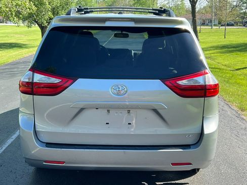 Used 2017 Toyota Sienna LE FWD image 6