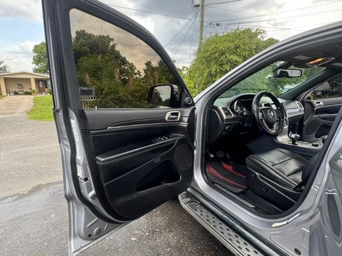 Used 2014 Jeep Grand Cherokee Limited w/ Luxury Group II AWD/4WD image 5