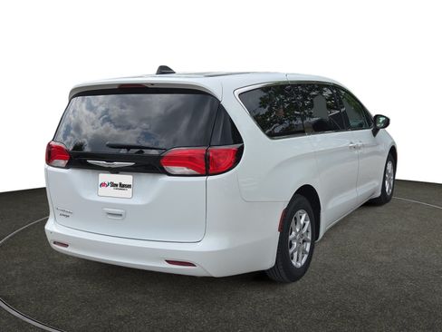 Used 2023 Chrysler Voyager LX FWD image 6