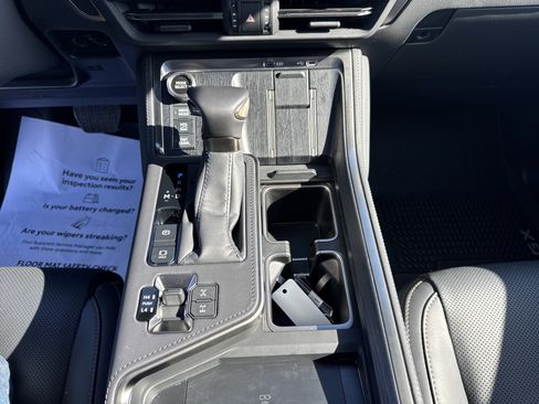 Used 2025 Lexus GX 550 image 21