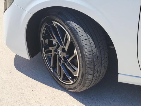 New 2026 Nissan Sentra SR FWD image 9