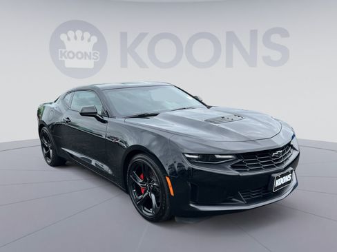 Used 2022 Chevrolet Camaro LT RWD image 2
