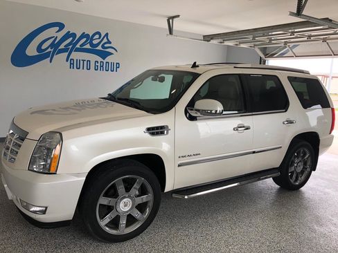 Used 2011 Cadillac Escalade Premium AWD/4WD image 1