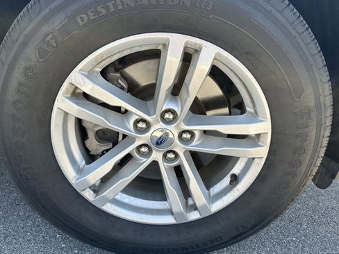 Used 2022 Ford Explorer XLT w/ Equipment Group 202A AWD/4WD image 15