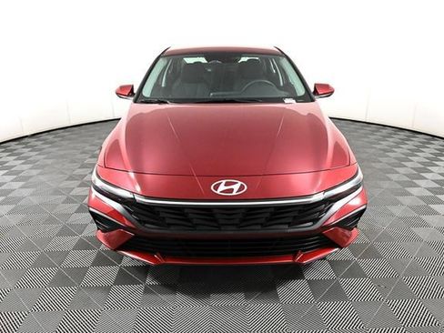New 2026 Hyundai Elantra SE image 2