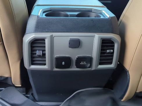 Used 2022 Ford F350 Lariat w/ Chrome Package image 19