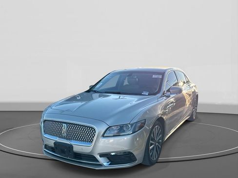 Used 2017 Lincoln Continental Select image 3