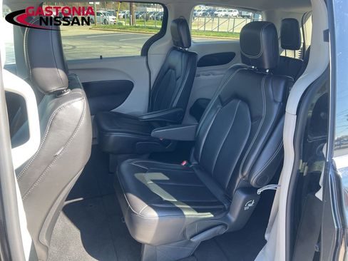 Used 2024 Chrysler Pacifica Touring-L FWD image 21