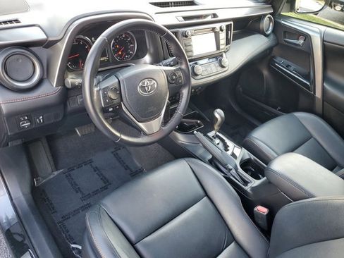 Used 2016 Toyota RAV4 SE image 12