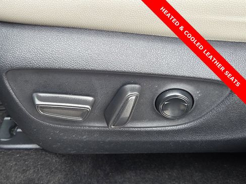 Used 2025 Toyota Grand Highlander AWD Hybrid image 16