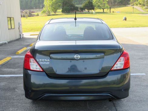 Used 2015 Nissan Versa S FWD image 9