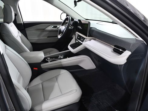 New 2025 Ford Explorer Active w/ Active Comfort Package image 10