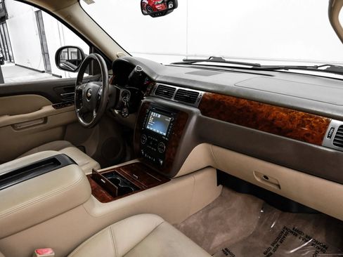 Used 2013 Chevrolet Tahoe LTZ RWD image 17