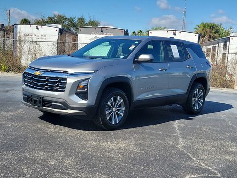 Used 2025 Chevrolet Equinox LT image 3