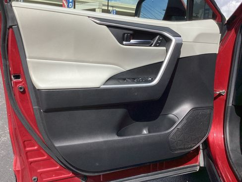 Used 2021 Toyota RAV4 XLE Premium FWD image 33