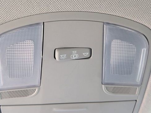 Used 2022 Hyundai Ioniq SE image 17