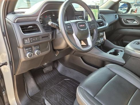 Used 2023 GMC Yukon XL SLT AWD/4WD image 20