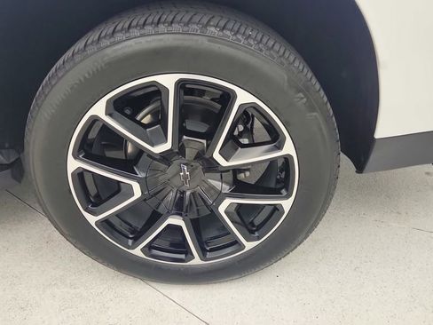 Certified 2025 Chevrolet Suburban RST w/ Comfort Package RWD image 31