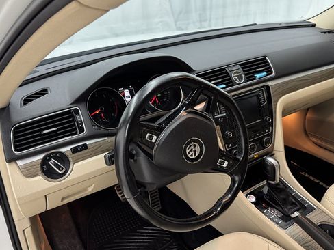 Used 2017 Volkswagen Passat 1.8T SEL Premium FWD image 15