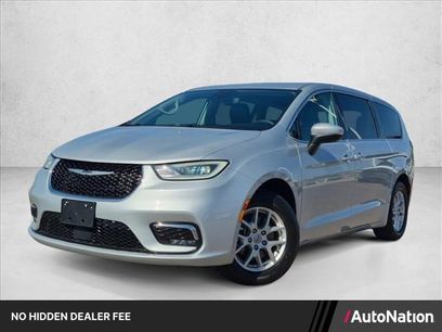 Used 2023 Chrysler Pacifica Touring-L