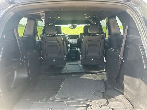 Used 2023 Chrysler Pacifica Touring-L w/ S Appearance Package image 10