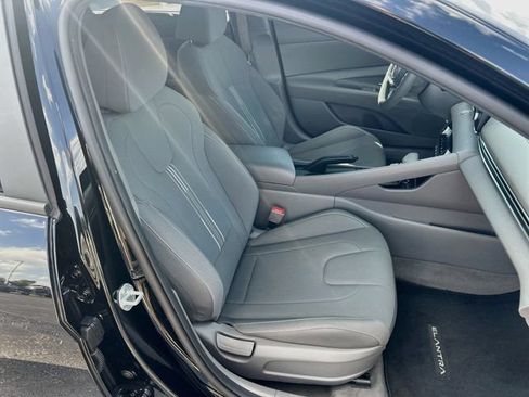Used 2022 Hyundai Elantra SEL FWD image 33