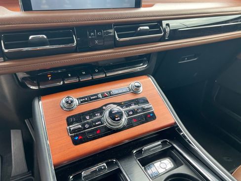 Used 2020 Lincoln Aviator Reserve AWD/4WD image 6