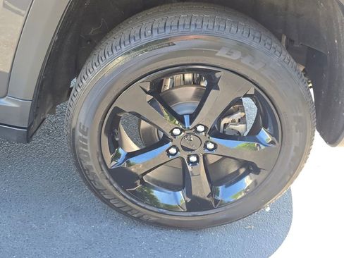 Used 2023 Jeep Grand Cherokee Altitude RWD image 15