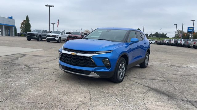 Used 2024 Chevrolet Blazer LT w/ Driver Confidence Package FWD image 4