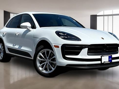 Used 2026 Porsche Macan AWD/4WD image 3