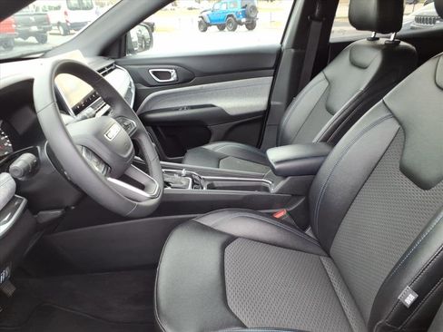 Used 2024 Jeep Compass Latitude image 8