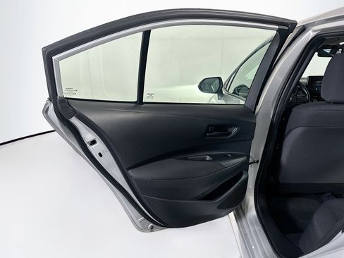 Used 2025 Toyota Corolla LE image 27