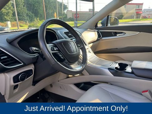 Used 2019 Lincoln Nautilus Premier AWD/4WD image 9