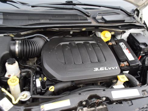 Used 2016 Dodge Grand Caravan SXT image 35