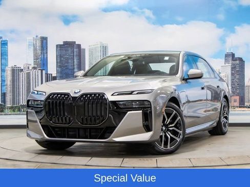 Used 2025 BMW 750e xDrive AWD/4WD image 2