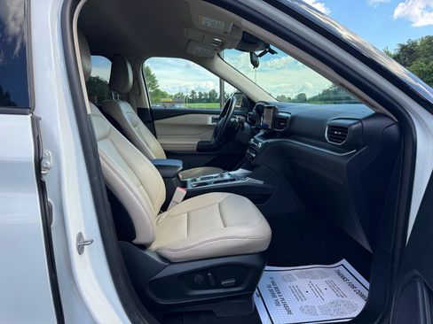 Used 2020 Ford Explorer XLT w/ Equipment Group 202A AWD/4WD image 19