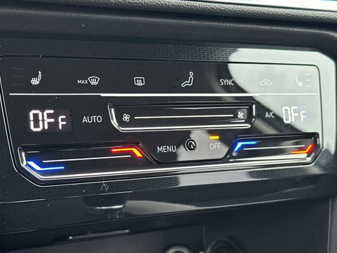 New 2026 Volkswagen Taos SE image 19