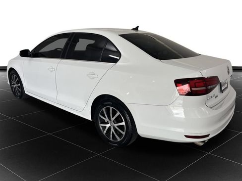 Used 2017 Volkswagen Jetta SE FWD image 3