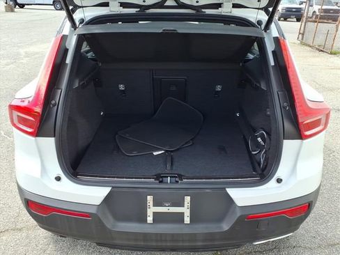 Used 2020 Volvo XC40 T5 R-Design image 13