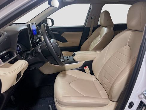 Used 2023 Toyota Highlander XLE FWD image 18