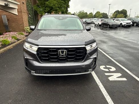 Used 2023 Honda Pilot Touring image 3