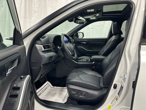 Used 2025 Toyota Highlander XSE image 10