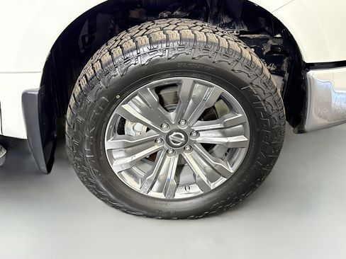 Used 2019 Nissan Titan SL w/ Chrome Package AWD/4WD image 31