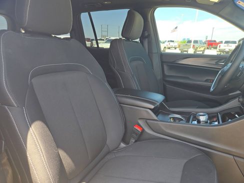 Used 2025 Jeep Grand Cherokee Laredo X RWD image 25