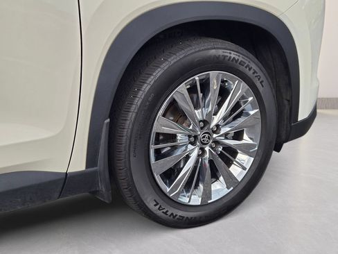 Used 2024 Toyota Grand Highlander AWD image 11