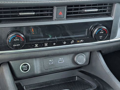 Certified 2023 Nissan Rogue SV image 26