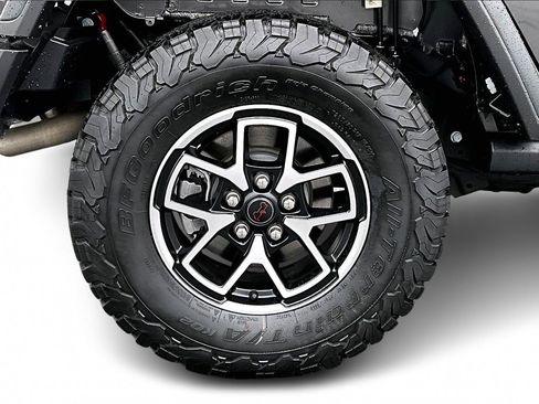 Certified 2025 Jeep Wrangler Unlimited Rubicon image 33