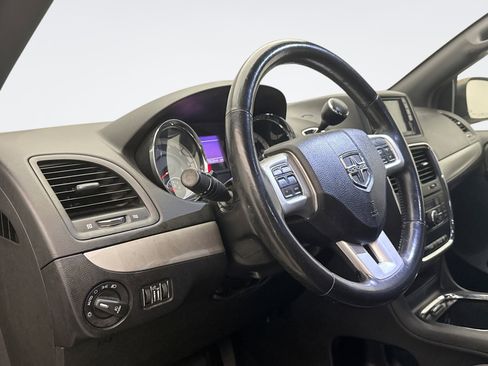 Used 2019 Dodge Grand Caravan GT image 7